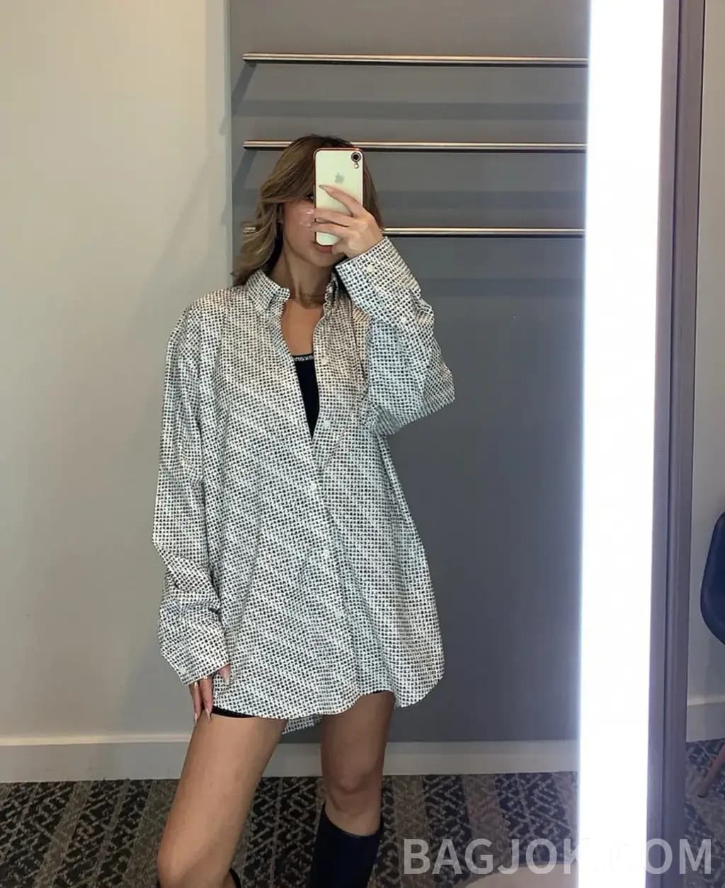 발렌시아가 BALENCIAGA 올오버 그래픽 오버사이즈 셔츠 상세 이미지