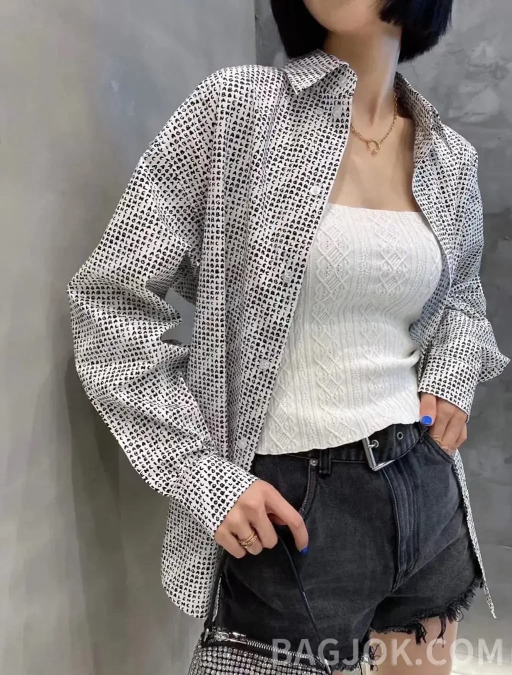 발렌시아가 BALENCIAGA 올오버 그래픽 오버사이즈 셔츠 상세 이미지
