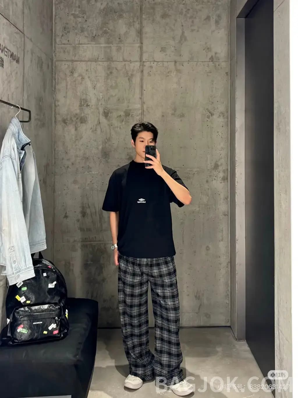 발렌시아가 BALENCIAGA M 로고 오버핏 크루넥 반팔 티셔츠 상세 이미지