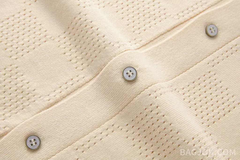 루이비통 LOUIS VUITTON 체크 오픈워크 니트 반팔 폴로 셔츠 상세 이미지