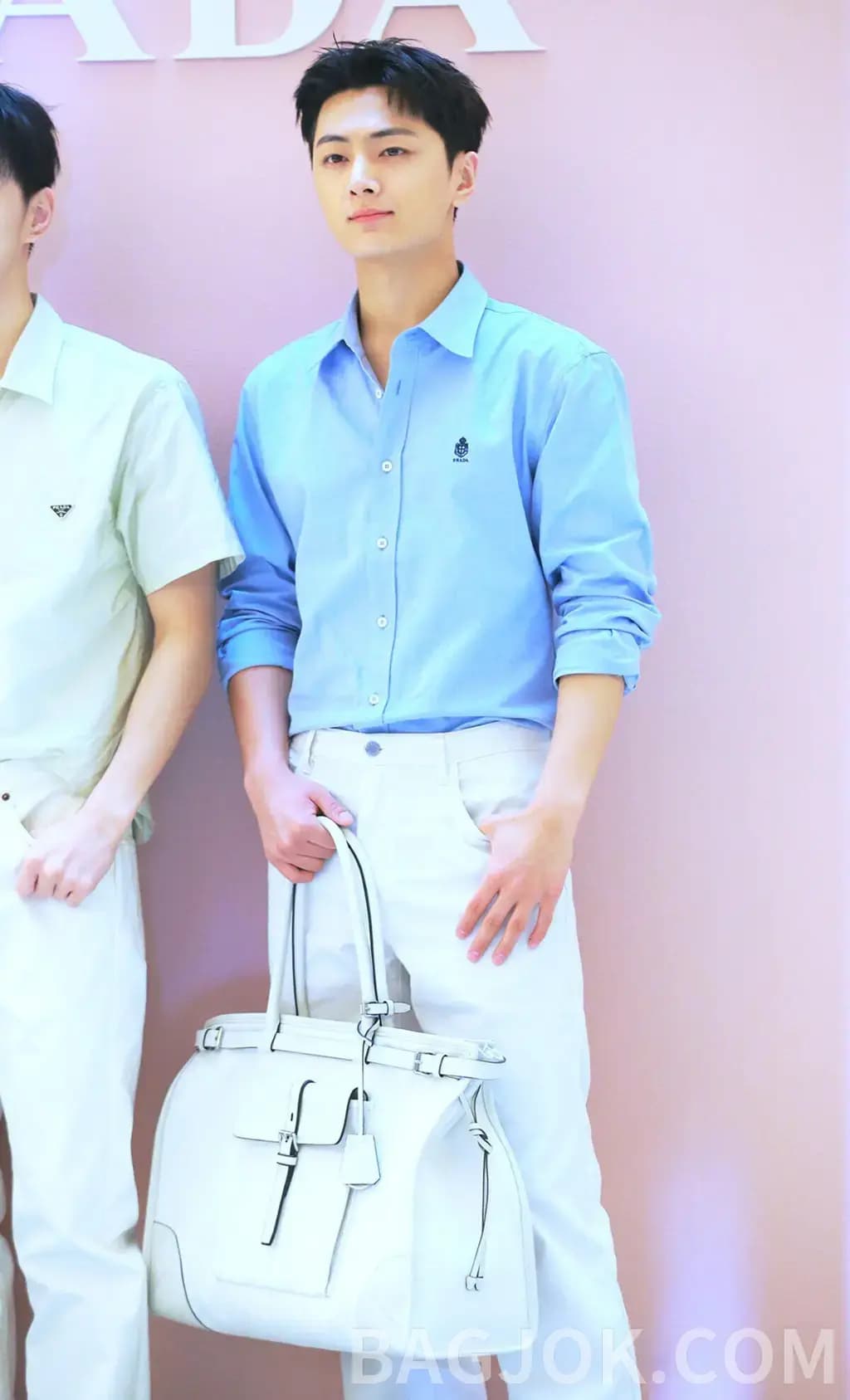 프라다 PRADA 실드 엠블럼 옥스퍼드 셔츠 상세 이미지