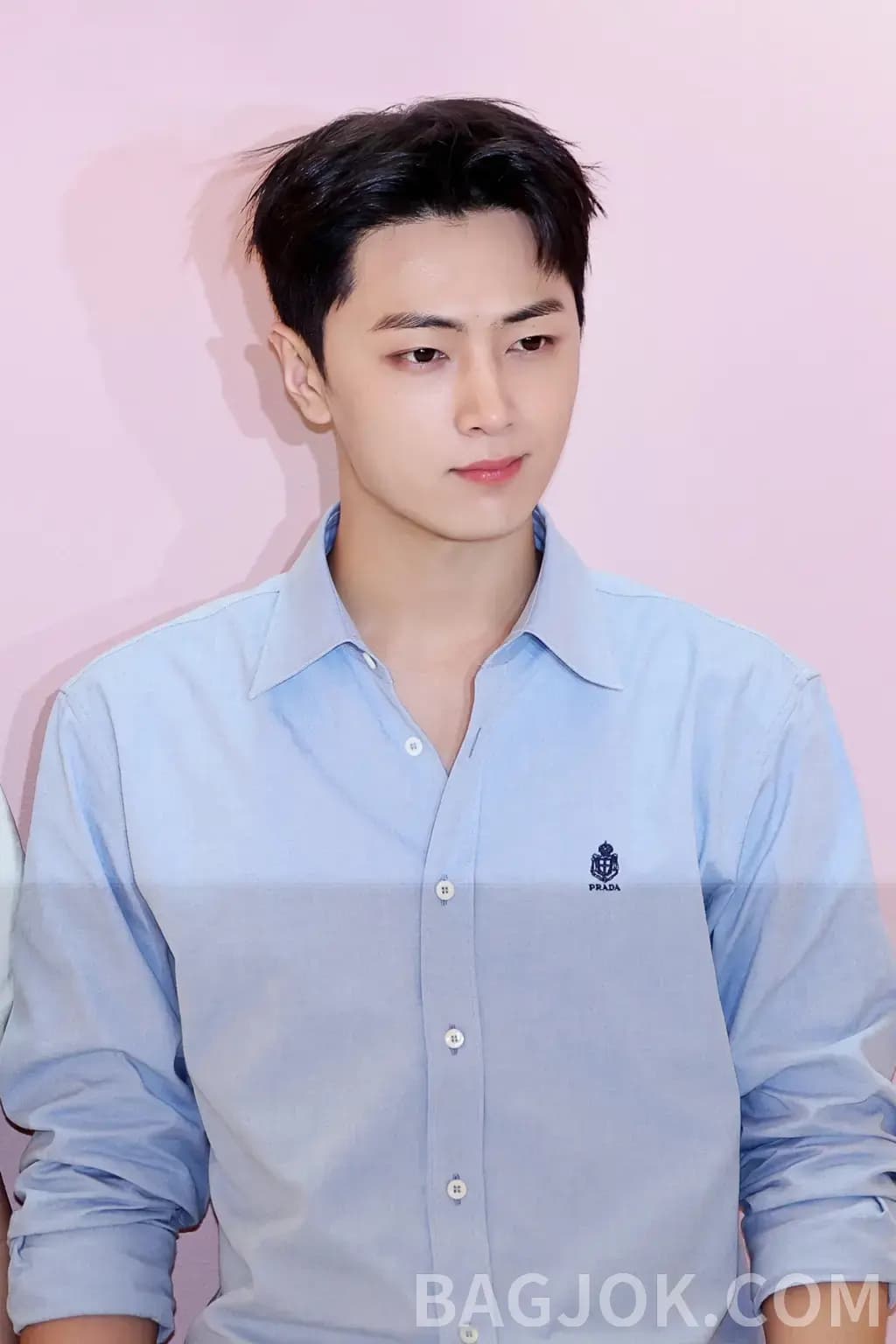프라다 PRADA 실드 엠블럼 옥스퍼드 셔츠 상세 이미지