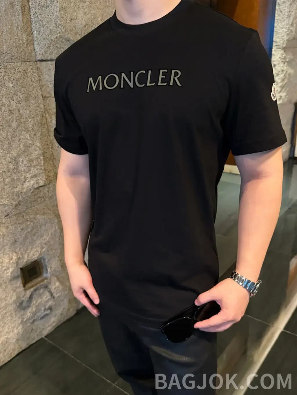 몽클레어 MONCLER 시그니처 로고 반팔 티셔츠 상세 이미지