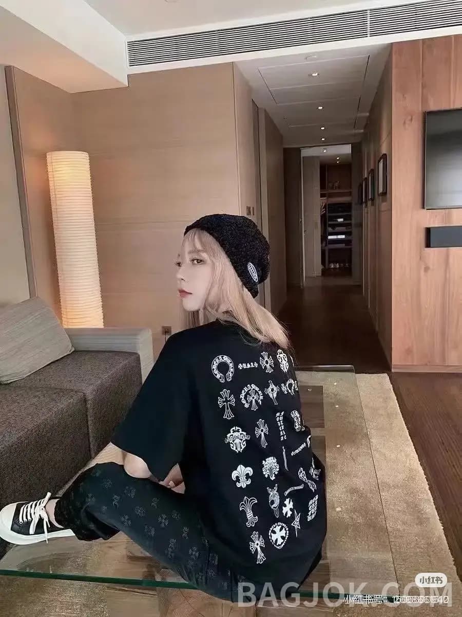 크롬하츠 CHROME HEARTS 올오버 프린트 그래픽 반팔 티셔츠 상세 이미지